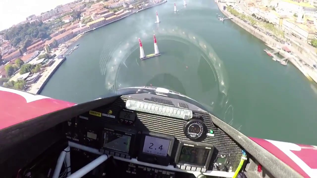 Red Bull Air Race 2017 | Etapa do Porto — Voo de Martin Sonka