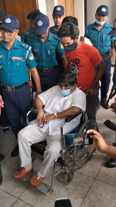 হুইলচেয়ারে আদালতে হলমার্কের এমডি তানভীর মাহমুদ! সাংবাদিকে প্রশ্নে ...