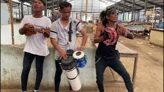 Pengamen Alay Goyang Melintir kalau dengar lagu begini