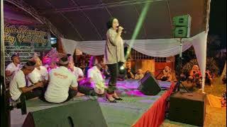 Eda Ezrin Segar Angin Peminat2 Di Pasir Mas Nyanyi Dengar Bano Di Malam Ambang Merdeka