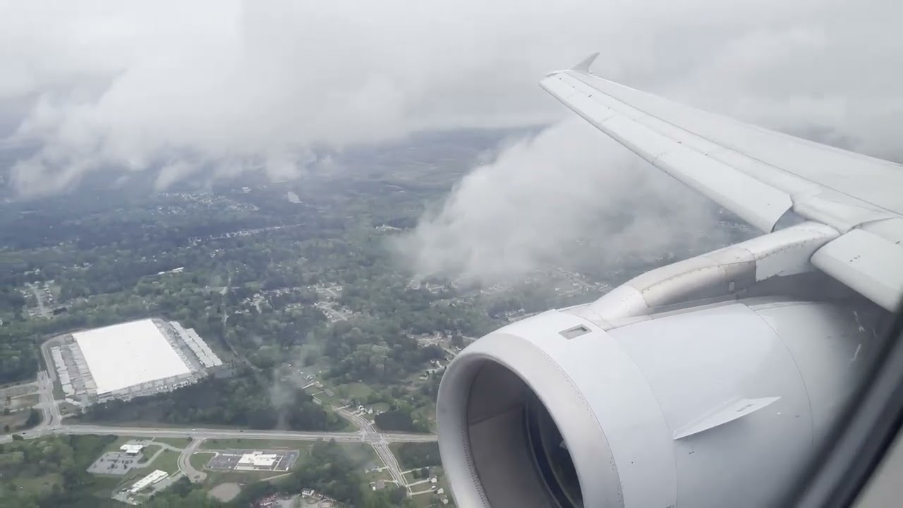 Parallel landing | American Airlines A321 (N546UW) landing in Atlanta. [4K 60]