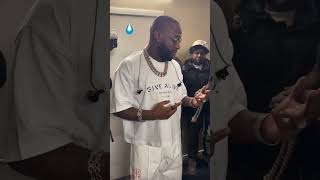 Davido's styled his looks with diamonds chains to finish his Europe tour with his boys #davido