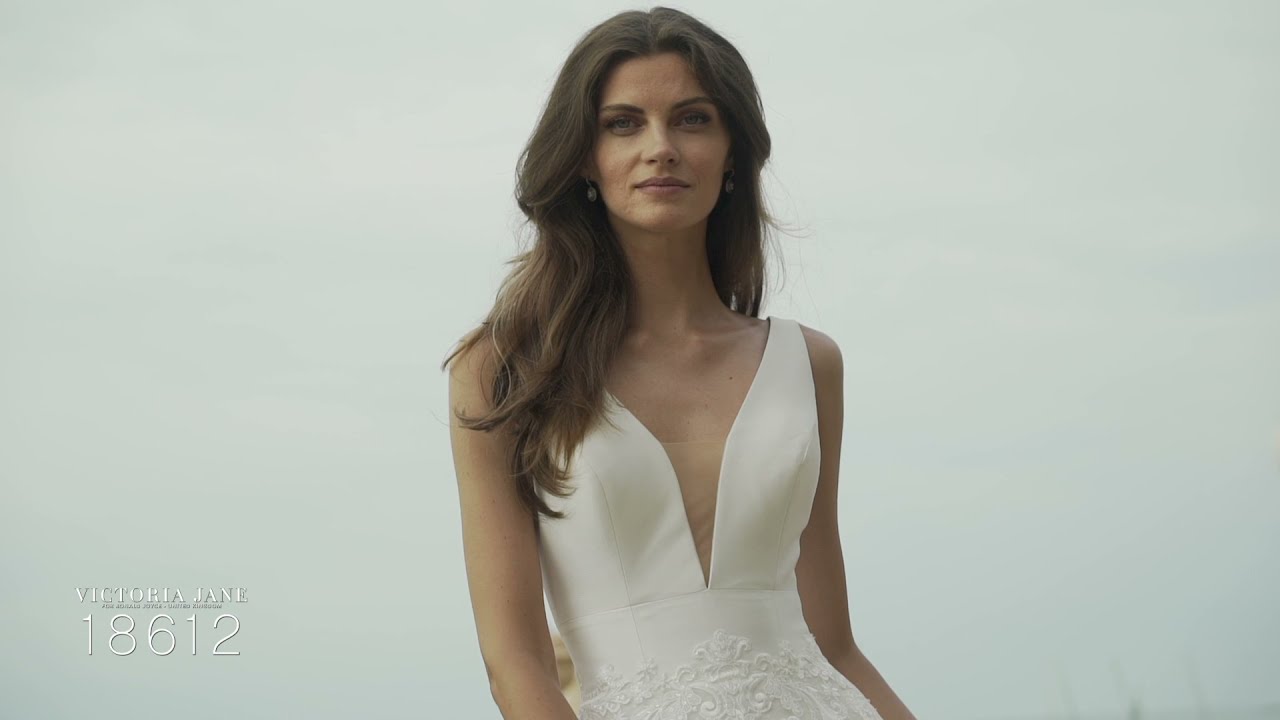 andrewさん専用　DIADEM ELEVATE TOUR 2本 Victoria Jane 18612 A-line wedding dress with plunging neckline