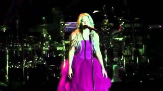 Shakira - Je l'aime à mourir (Shakira, Live From Paris) HD + Letra chords