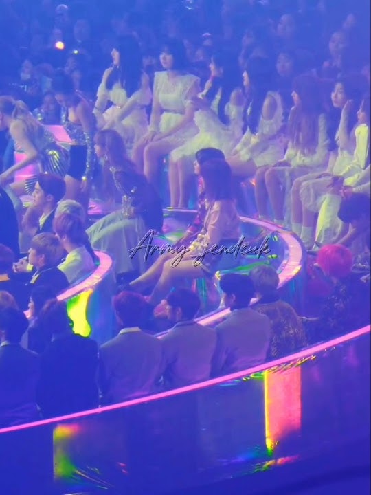 Taehyung reaction on Jennie MMA 2018 #Jennie #taehyung #taennie #taennieedit #shortvideo