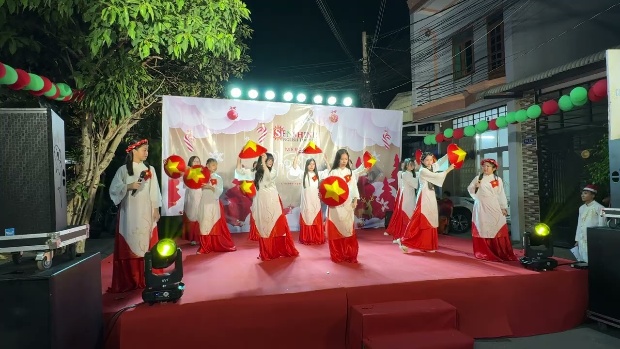 HELLO VIET NAM - NOEL 2025 - SUNSHINE ENGLISH TOWN