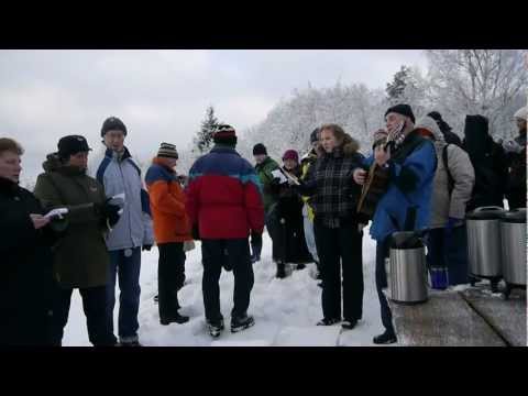 Video: Hiiglaslik kõnelamp Rootsis Lilla Torgi väljakul