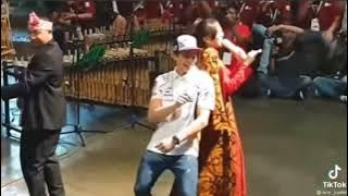 MARC MARQUEZ PEMBALAP MOTO GP GOYANG DANGDUT.‼️ MANDALIKA BERGOYANG.🔥 GOYANG NGEBOR BRO😁