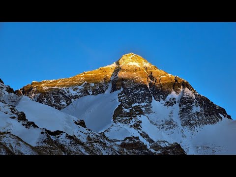 Live: the breathtaking natural view of alpenglow on mt. Qomolangma