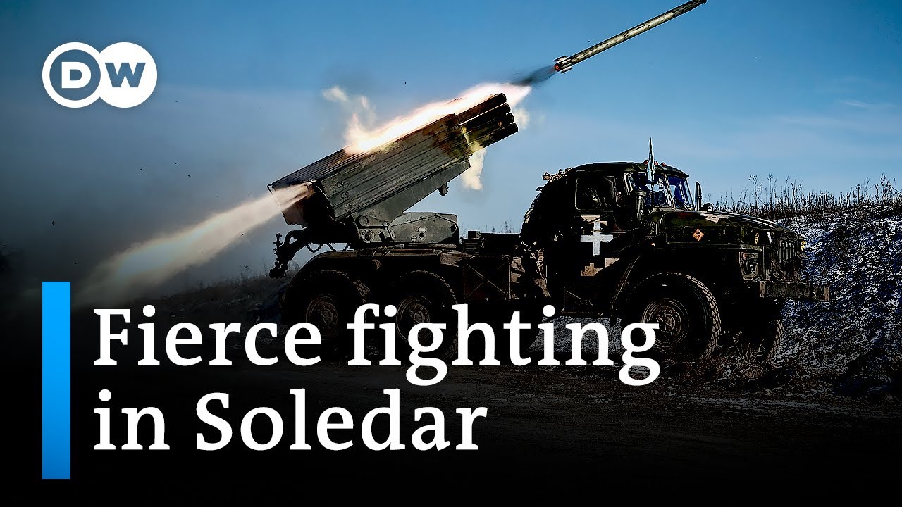 ⁣War in Ukraine: Soledar's fate unclear amid heavy fighting | DW News