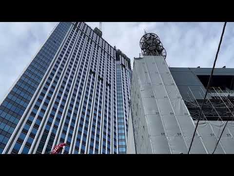 最高階付近を施工中の、43階210m「赤坂トラストタワー」の様子 2023年7月15日撮影