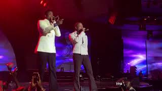 Kunmie and Samuel banks both share the stage as they sing Arike at the Afrima awards show 