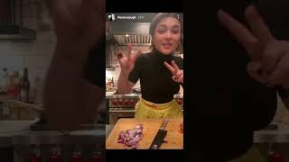 Florence Pugh makes #courgetti