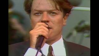 Robert Palmer W/ UB40 - Addicted To Love (Live) (1991)