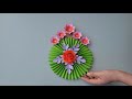 tạo hình tròn bằng giấy màu thủ công và trang trí bằng những bông hoa giấy rất đẹp p2