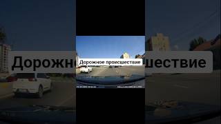 🚗💥 опасная ситуация: велосипедистка внезапно выехала в неположенном месте #CarAccident  #Cyclist