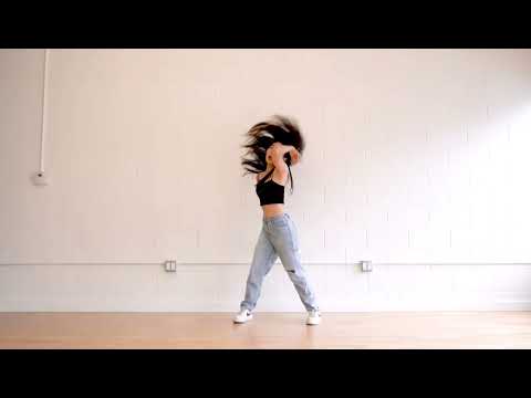 NewJeans (뉴진스) 'Attention' dance mirror (Lisa Rhee)