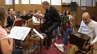На грани экстаза - Марио Стефано Пьетродарки и оркестр народных инструментов
