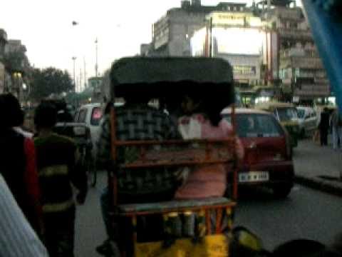 Wideo: Delhi Auto Riksze i opłaty: Niezbędny przewodnik turystyczny