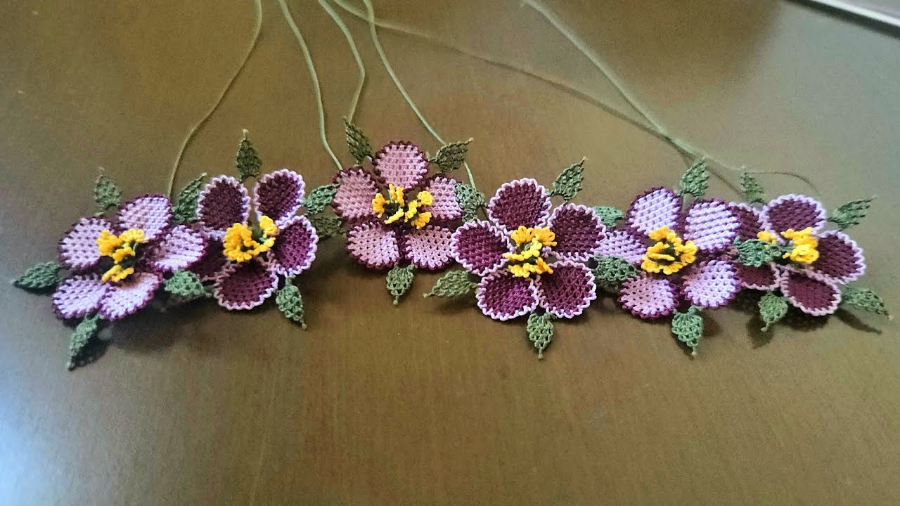 Hem güzel hemde çok kolay bir çiçek yapımı namaz örtüsü,havlu ve başörtüsünde kullanabilirsiniz