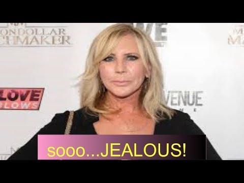 Video: Valoare netă Vicki Gunvalson: Wiki, Căsătorit, familie, nuntă, salariu, frați