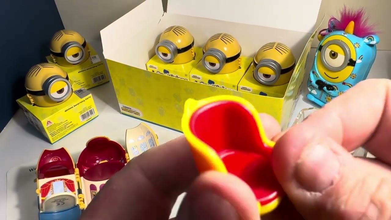 Opening the Third Minions Surprising Party Playset - YouTube