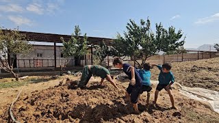 πΎπ¨βπΎπ©βπΎ Rural family working hard on their farm to cultivate and improve their agricultural land. πΎπ¨βπΎπ©βπΎ Rural family working hard on their farm to cultivate and improve their agricultural land.