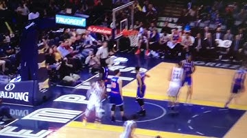 NBA Inside Hand Layup // Craig Luschenat