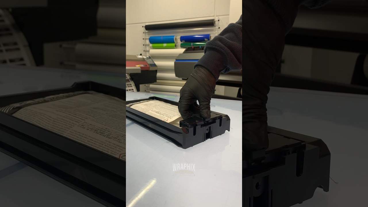 This is how to replace ink cartridges / Roland 