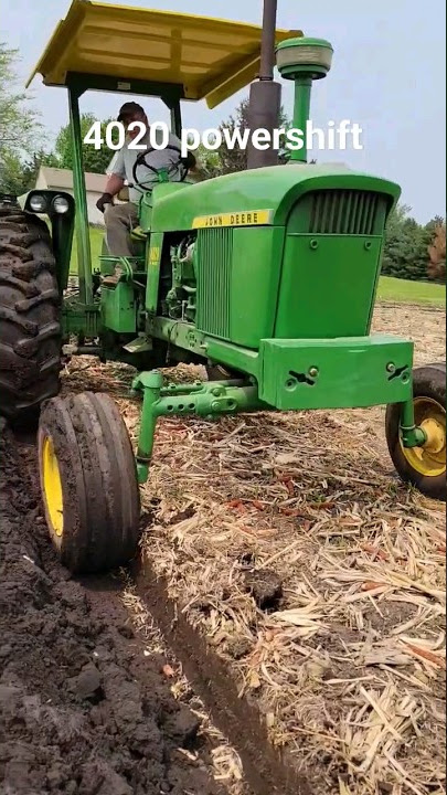 John Deere 4020 plowing this spring #deere #tractor #farmequipment #farmlife #johndeere