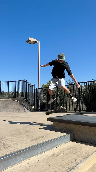 🛹🕶️…Instagram - @rezas #nike #nikesb #sandiego #pov #skate #carlsbad #kickflip #nosemanual
