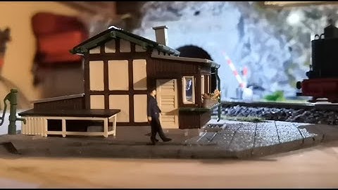 Modellbahn TT bewegter Schrankenwärter mit Servoantrieb