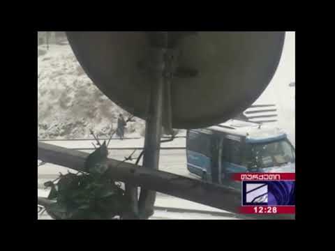 თურქეთში თოვლისა და მოყინული გზის გამო დაზიანებულია რამდენიმე ავტომობილი