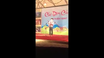 Chàng trai người dân tộc thổi sáo tình rất hay tại Chợ đêm Cốc Pài - Hà Giang