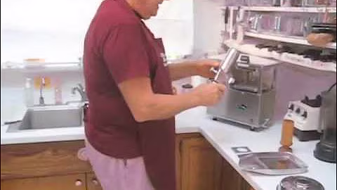 Juicing with the Norwalk: Assembly of a Norwalk juicer
