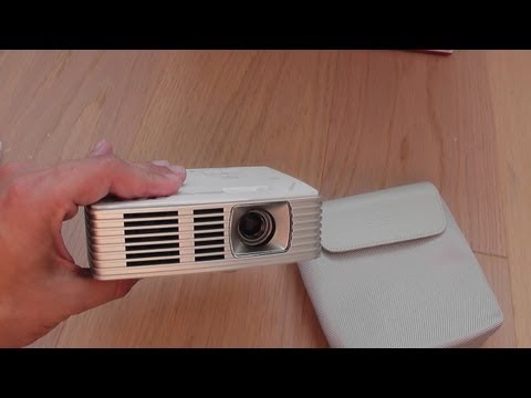 Acer K132 / K135 WXGA LED projector unboxing