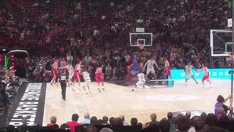 Josh Childress Dunk: 2010 Euroleague Final 4: Olympiacos vs. Partizan
