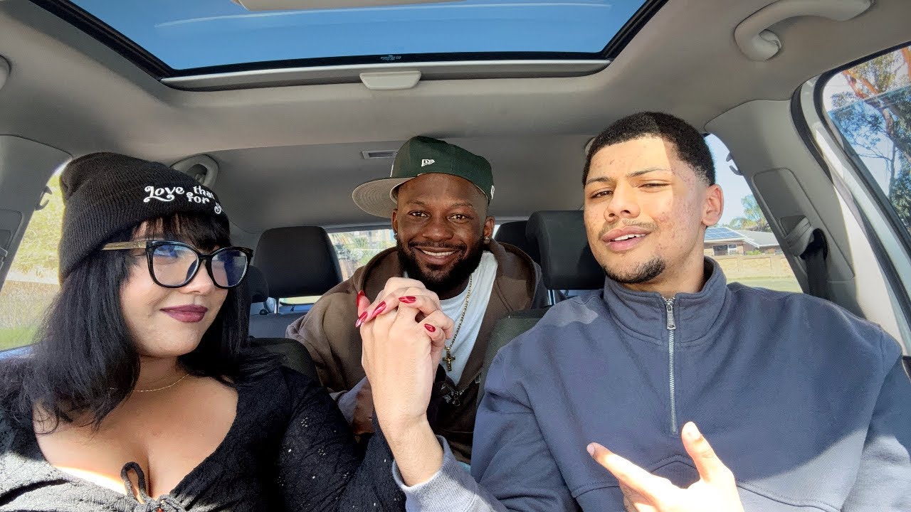 Она его подшучивала, двое незнакомцев на свидании вслепую