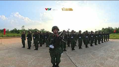 Trải nghiệm đứng trong hàng ngũ diễu hành cùng các chiến sĩ Khối Sĩ quan Thông tin qua video 360