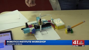 Educators get hands-on experience with robotics to help students in STEAM curriculums