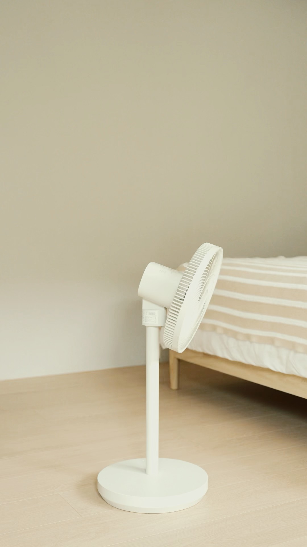 Recolte RFN-2 Wireless Circulating Fan (Japan): A compact, non