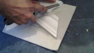 подрезка углов и поклейка потолочных плинтусов подрезка углов и поклейка потолочных плинтусов