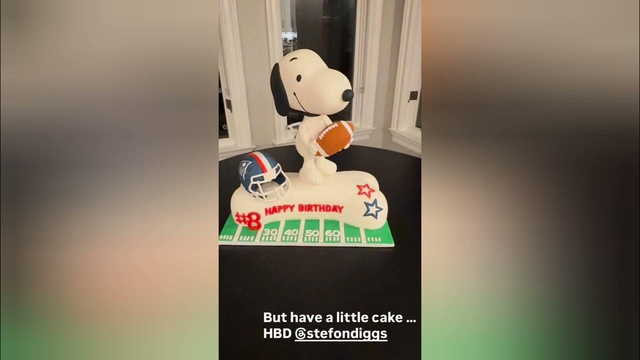 Cardi B's, gets his baby daddy ,stefon diggs a birthday cake 🎂 - YouTube