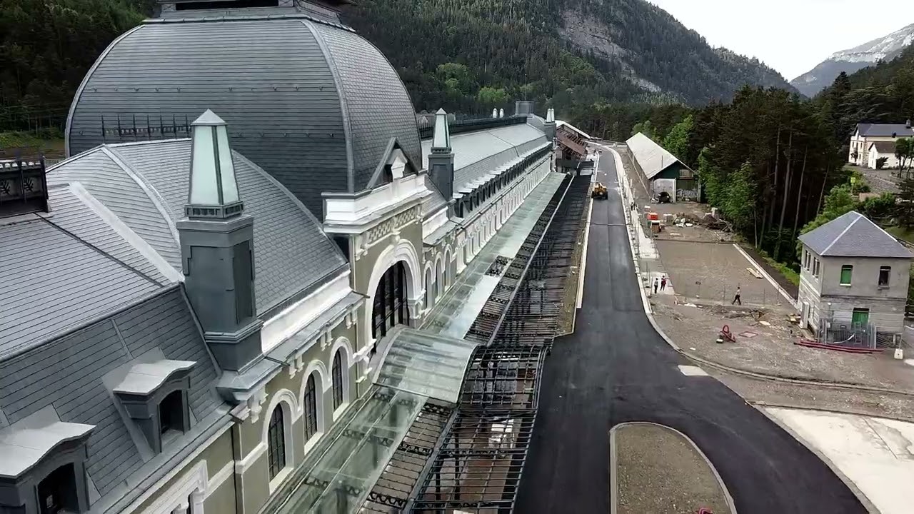 CANFRANC, la estación de tren más bonita de España - Dji Mini 2 - Jun2022