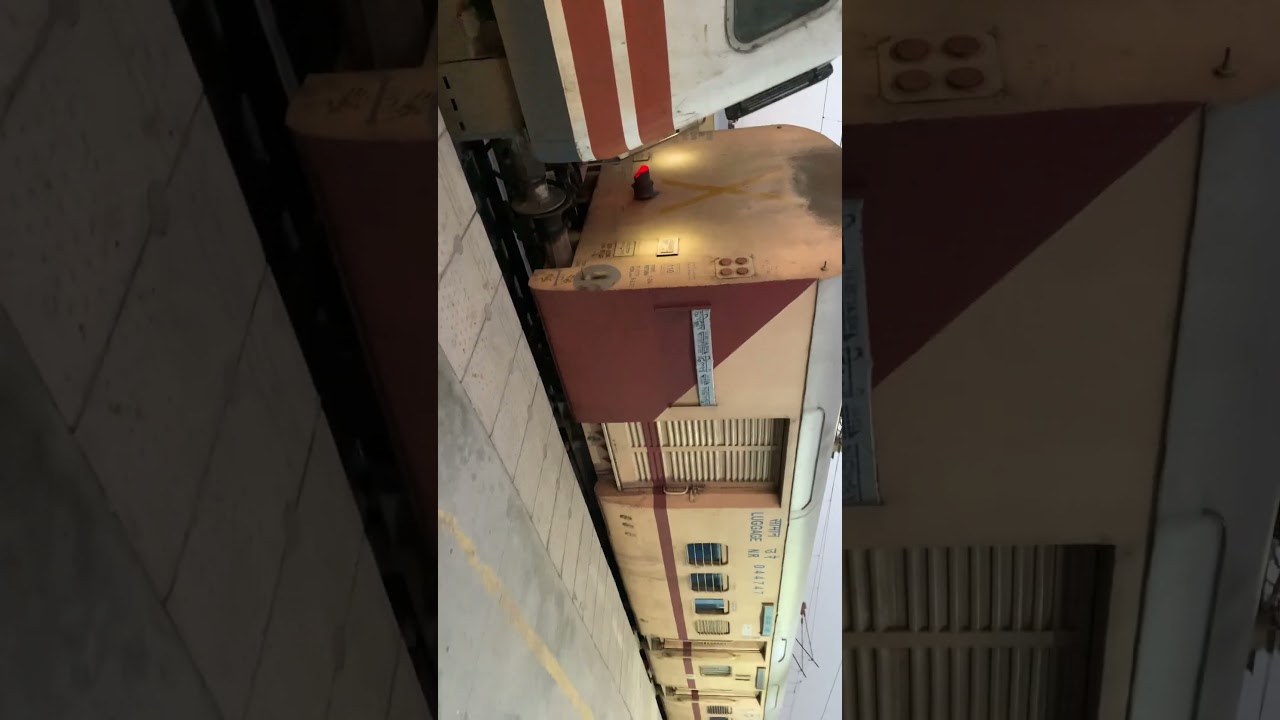 GZB WAP 5 taking charge of 04599 DLI SRE passenger.