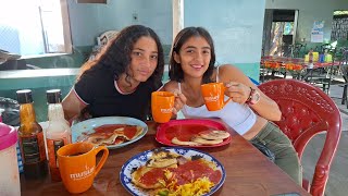Las mejores PUPUSAS de El Salvador  🤤 mira cuantas se comieron las chicas 👧
