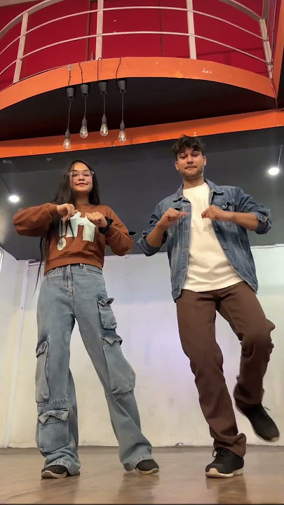 Akela Hai Mr Khiladi Mrs Khiladi Chaiye | dance