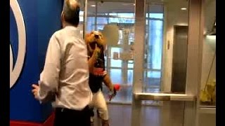 Cleveland Browns mascot Chomp pays visit to NewsChannel5