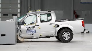 2017 Nissan Frontier Crew Cab driver-side small overlap IIHS crash test