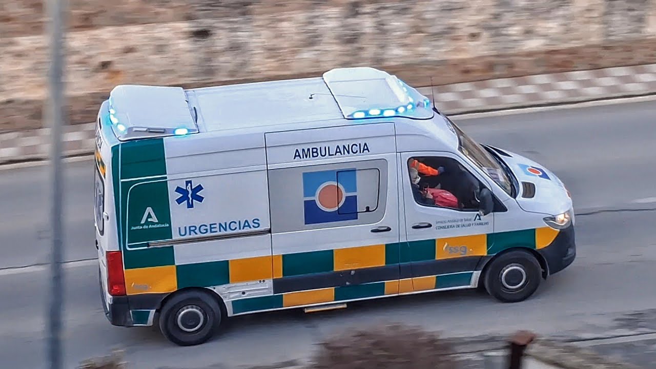 Ambulancia de Urgencias [ssg] Junta de Andalucía 📍Alcaudete(Jaén) | (puente de luces & sirena Hi-Lo)